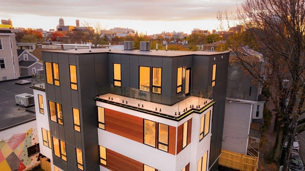 Cambridge, Massachusetts 02139, United States, 3 Bedrooms Bedrooms, ,4 BathroomsBathrooms,Residential,Pending,33470