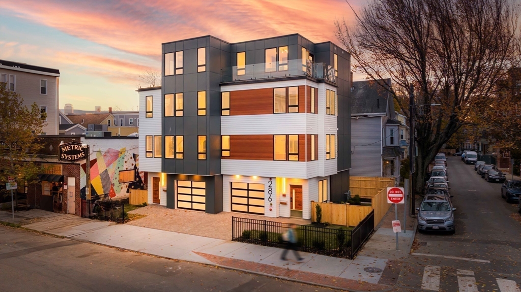 Cambridge, Massachusetts 02139, United States, 3 Bedrooms Bedrooms, ,4 BathroomsBathrooms,Residential,Pending,33470