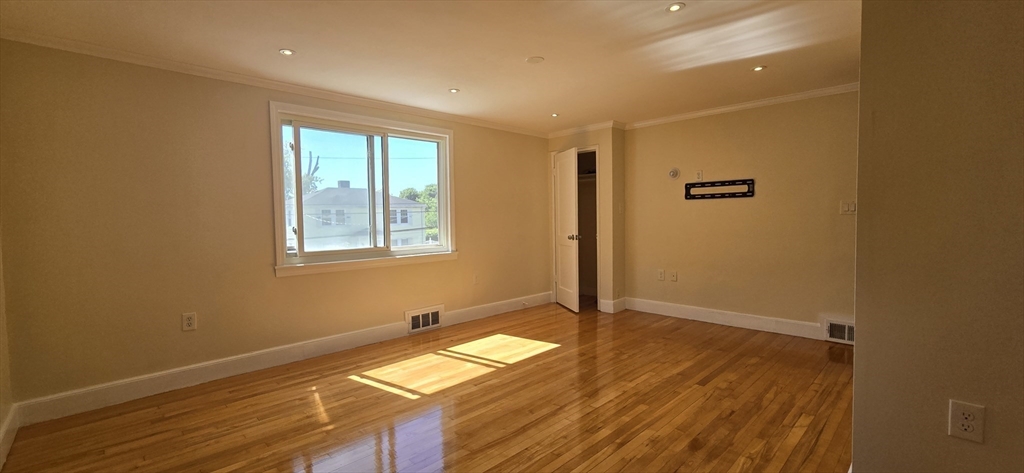 84 Gladeside Ave 2