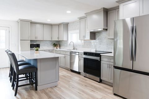 41 Hill St Leominster MA 01453