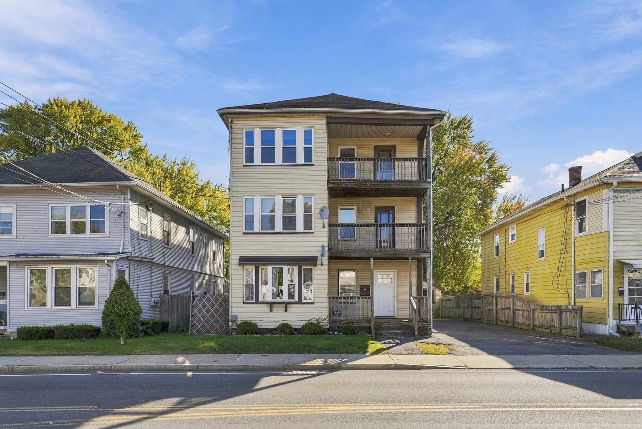 Photo of 119-121 Meadow St, Chicopee, MA