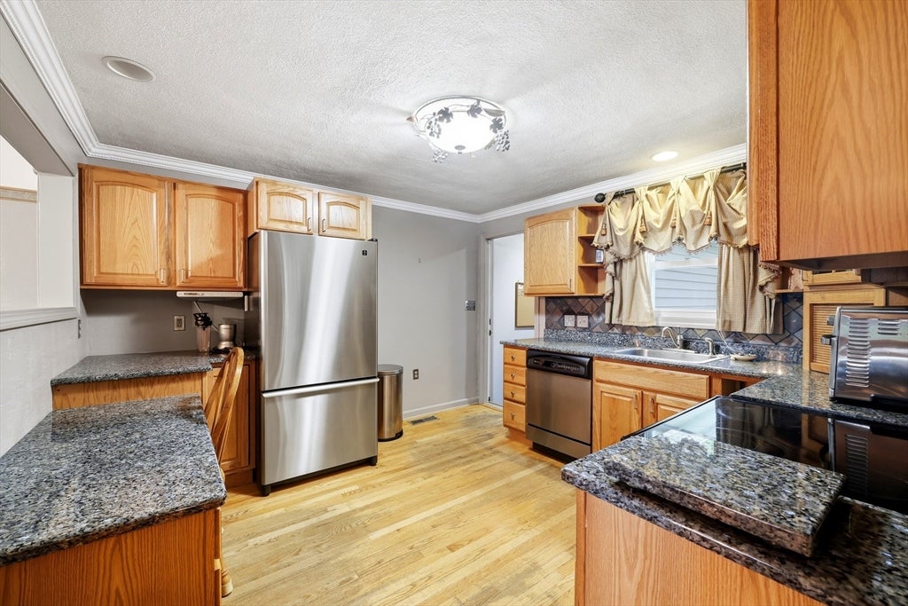 24 Victoria Ter, Ludlow, MA, 24 Victoria Ter, Ludlow, MA Photo #11