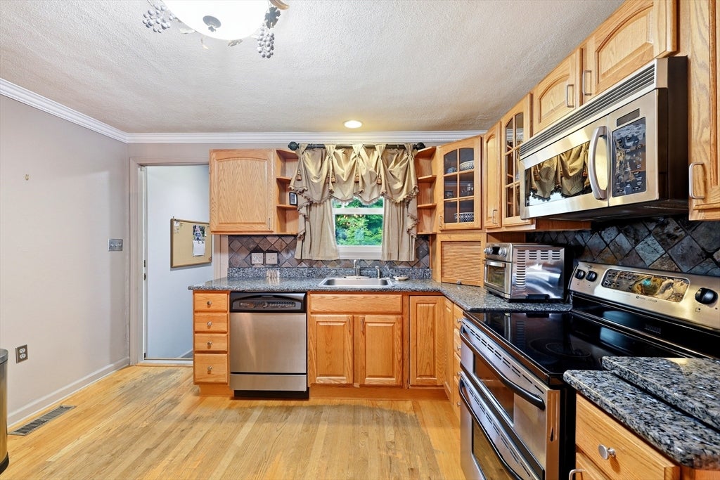 24 Victoria Ter, Ludlow, MA, 24 Victoria Ter, Ludlow, MA Photo #12