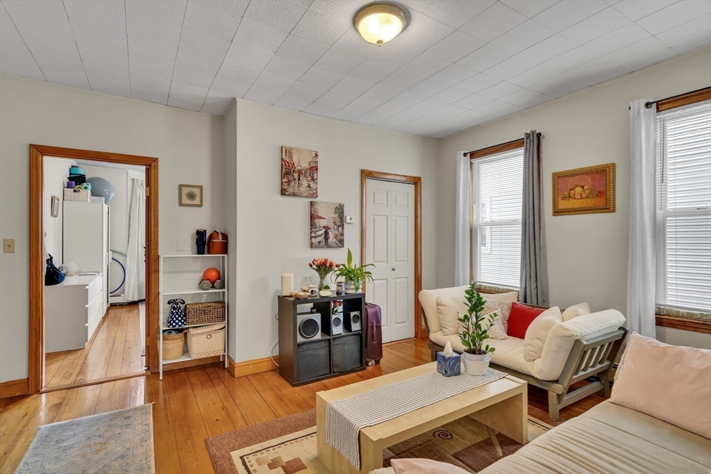 377-379 Cardinal Medeiros Ave