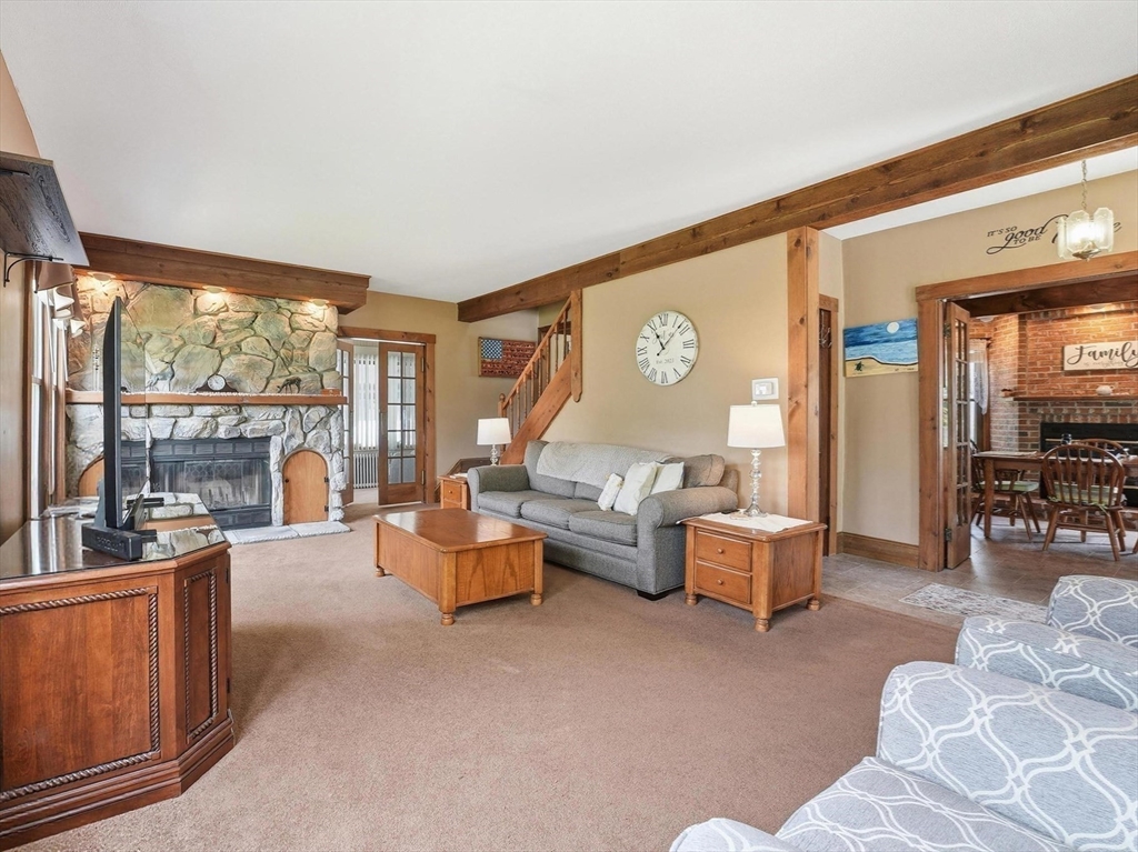 21 Elmwood Avenue, West Springfield, MA Photo #4