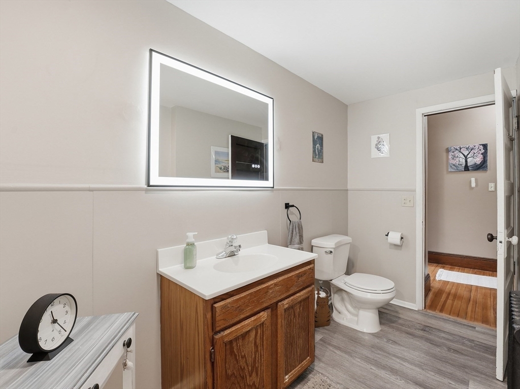 21 Elmwood Avenue, West Springfield, MA Photo #20