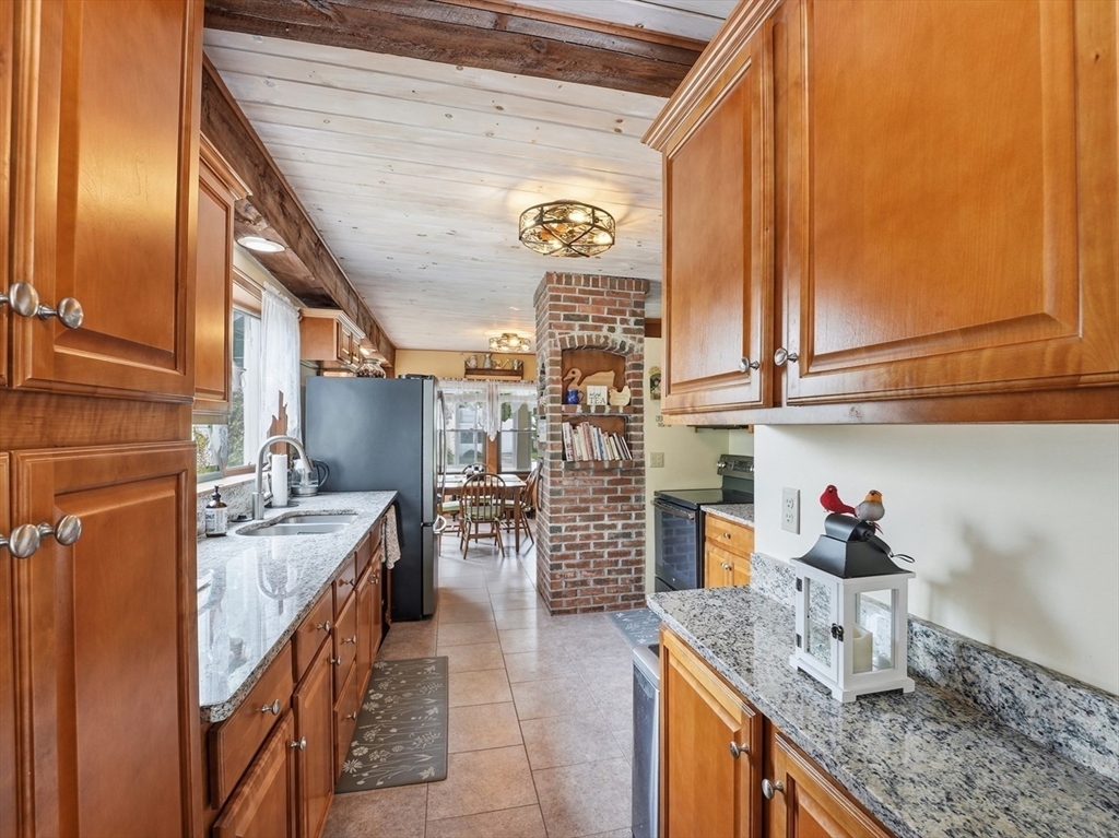 21 Elmwood Avenue, West Springfield, MA Photo #9
