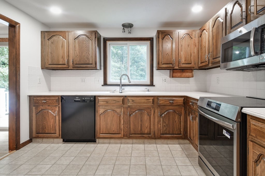27 Woodland St, Natick, MA Photo #9