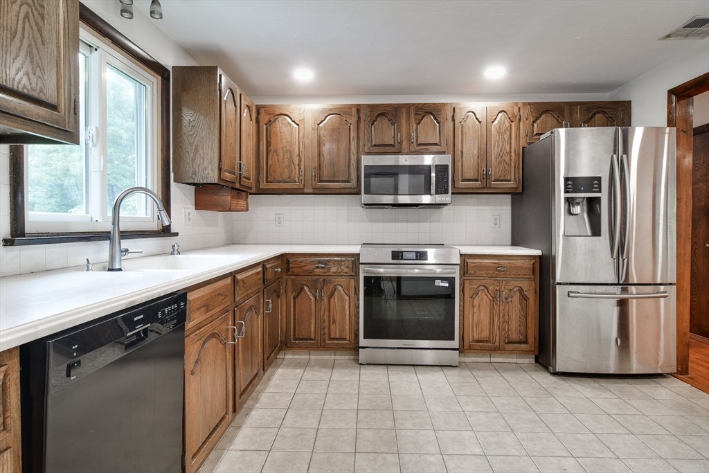 27 Woodland St, Natick, MA Photo #8