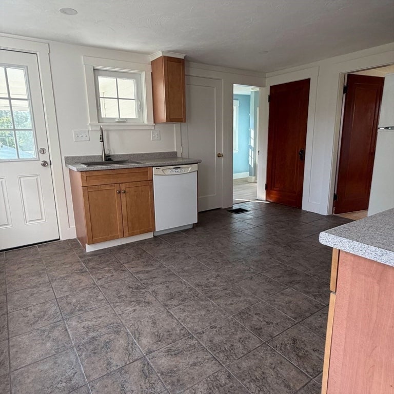 40 Marshall Rd, Fitchburg, MA, 40 Marshall Rd, Fitchburg, MA Photo #18