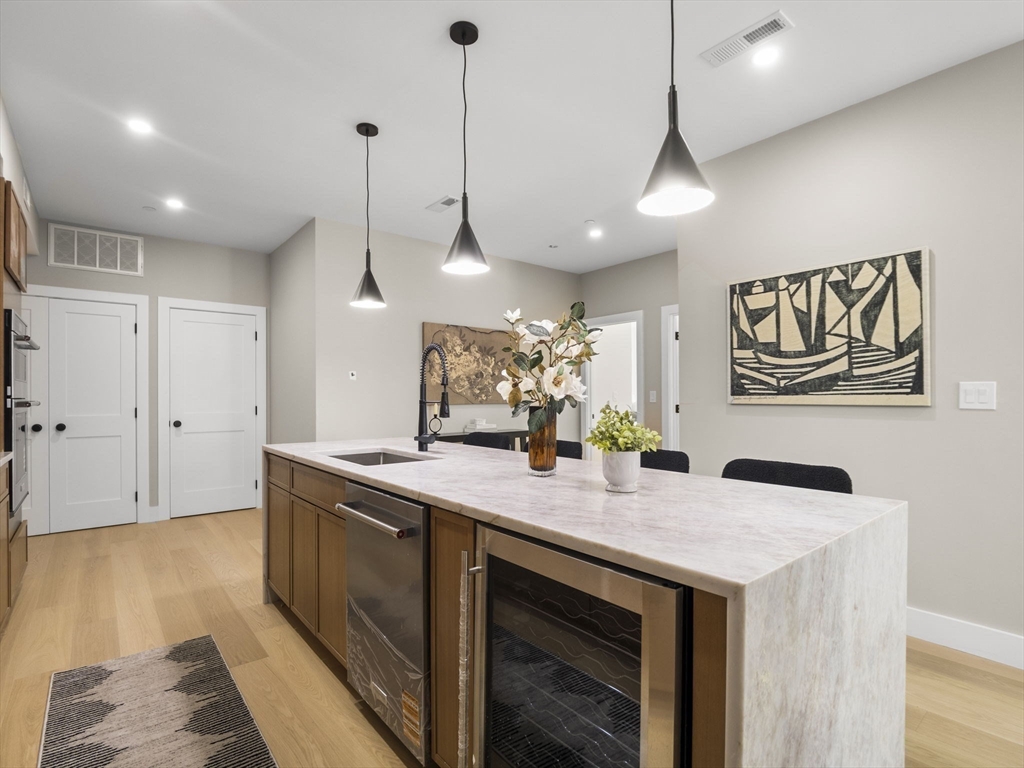 Boston, Massachusetts 02129, United States, 3 Bedrooms Bedrooms, ,2 BathroomsBathrooms,Residential,Active,221071