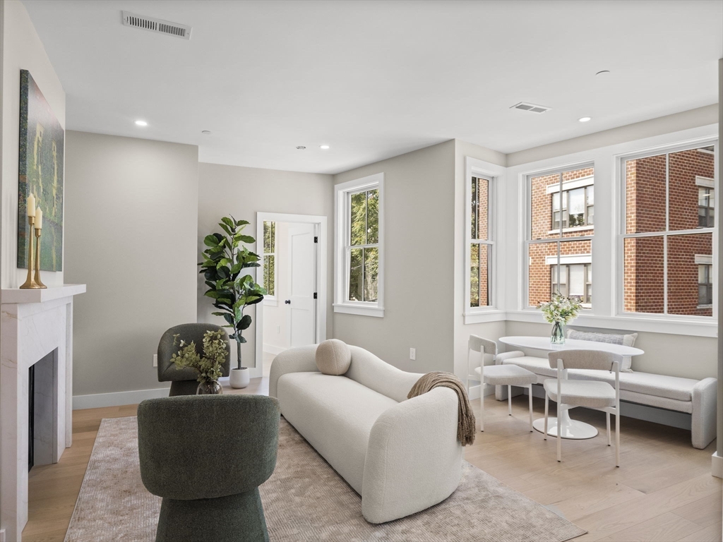 106-108 Bunker Hill St 4P