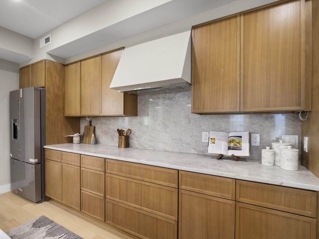 Boston, Massachusetts 02129, United States, 3 Bedrooms Bedrooms, ,2 BathroomsBathrooms,Residential,Active,221071