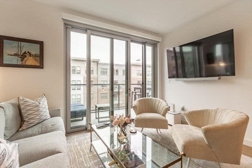 45 Lewis St 401