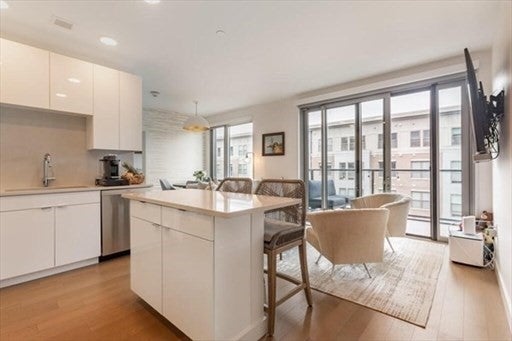 45 Lewis St 401