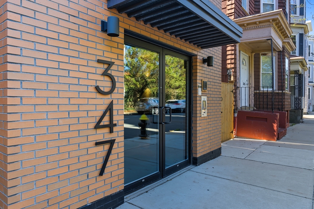 347 Maverick St 9