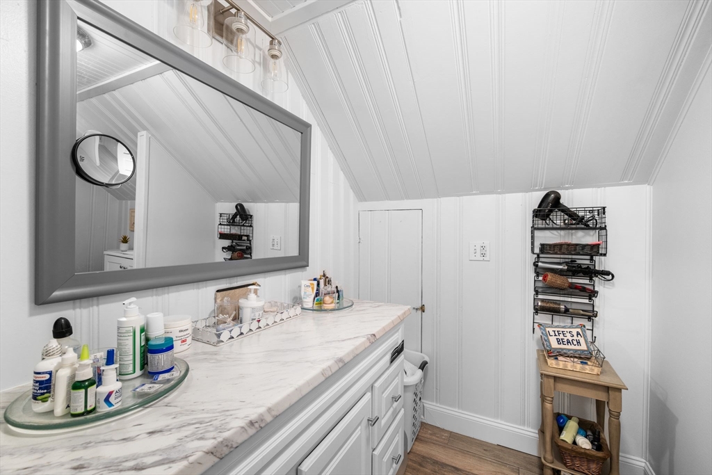 42 Walnut St, Saugus, MA Photo #18