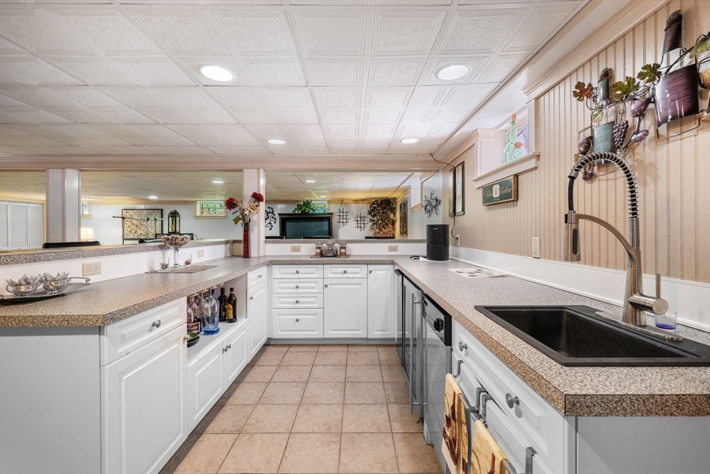 42 Walnut St, Saugus, MA Photo #31