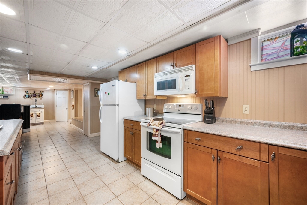 42 Walnut St, Saugus, MA Photo #28