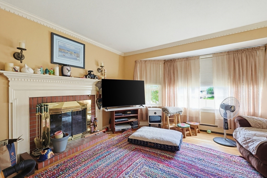 1093 Wachusett St