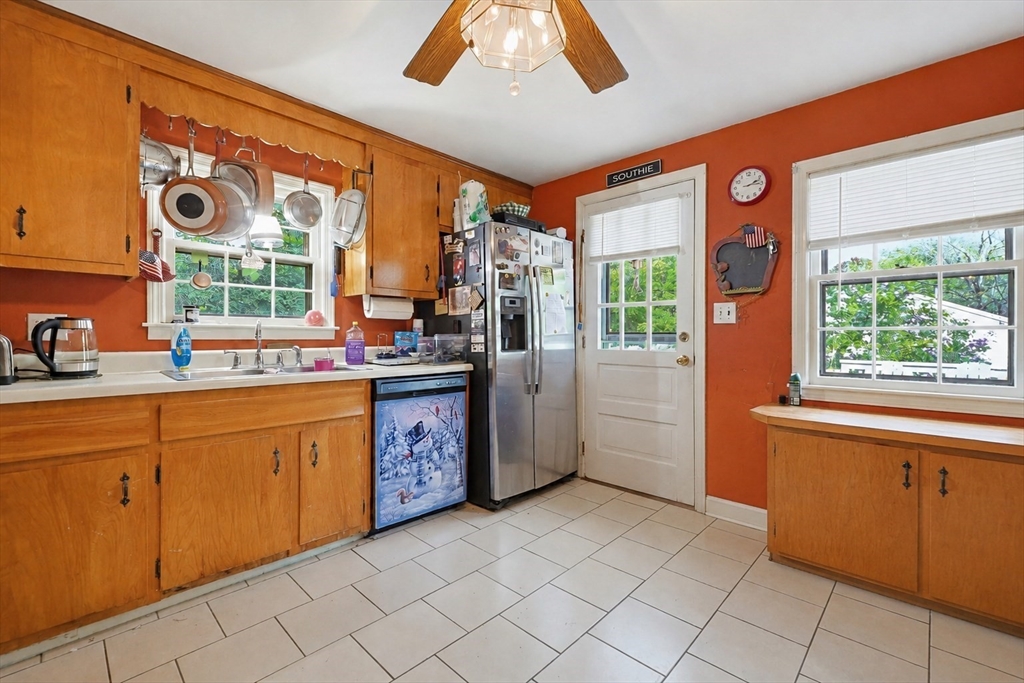 1093 Wachusett St