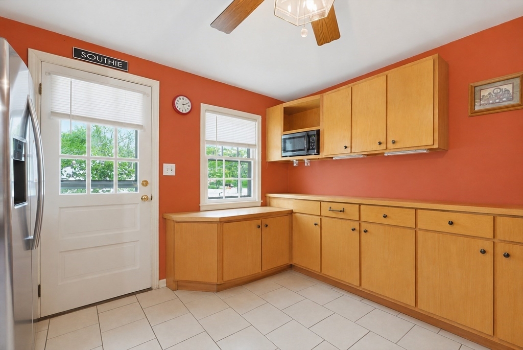 1093 Wachusett St