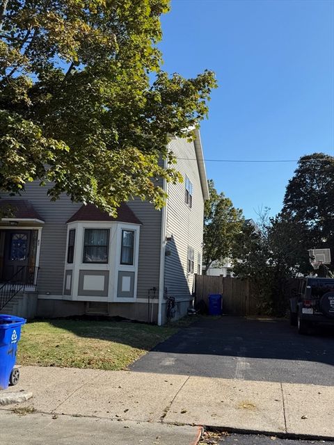 42 Bayswater St 42 Boston MA 02128