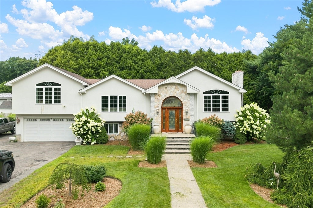 Photo of 1298 Rebecca Rd, Dighton, MA