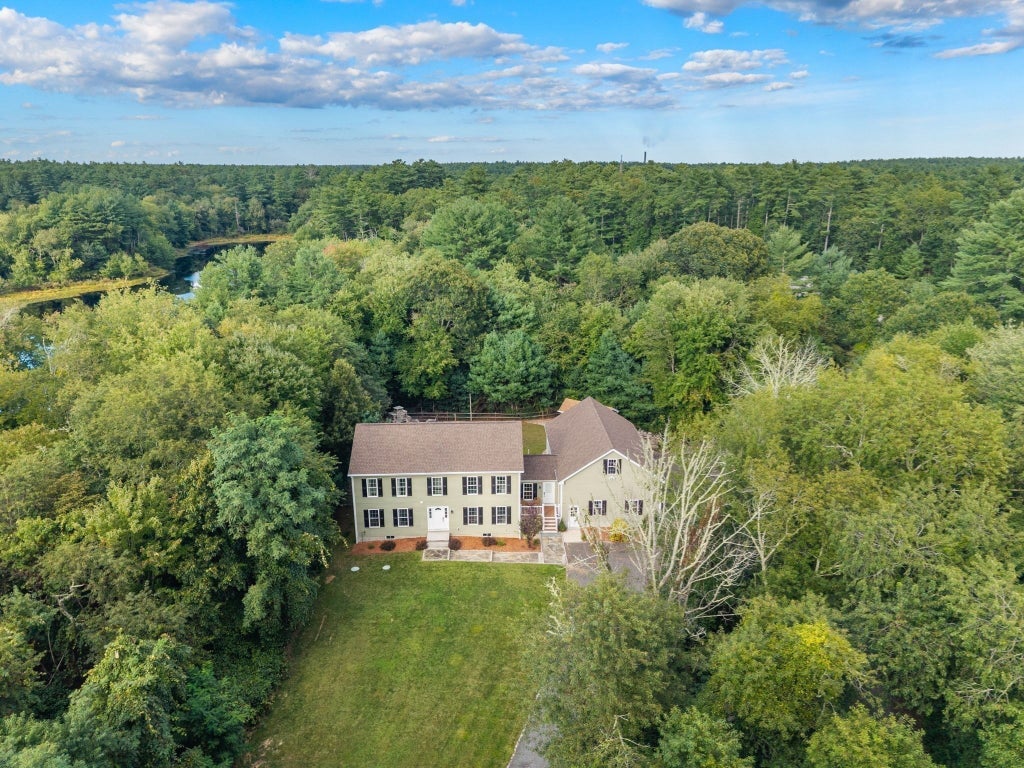 Photo of 698 Walnut Plain Rd, Rochester, MA 02770 (MLS # 73595369)