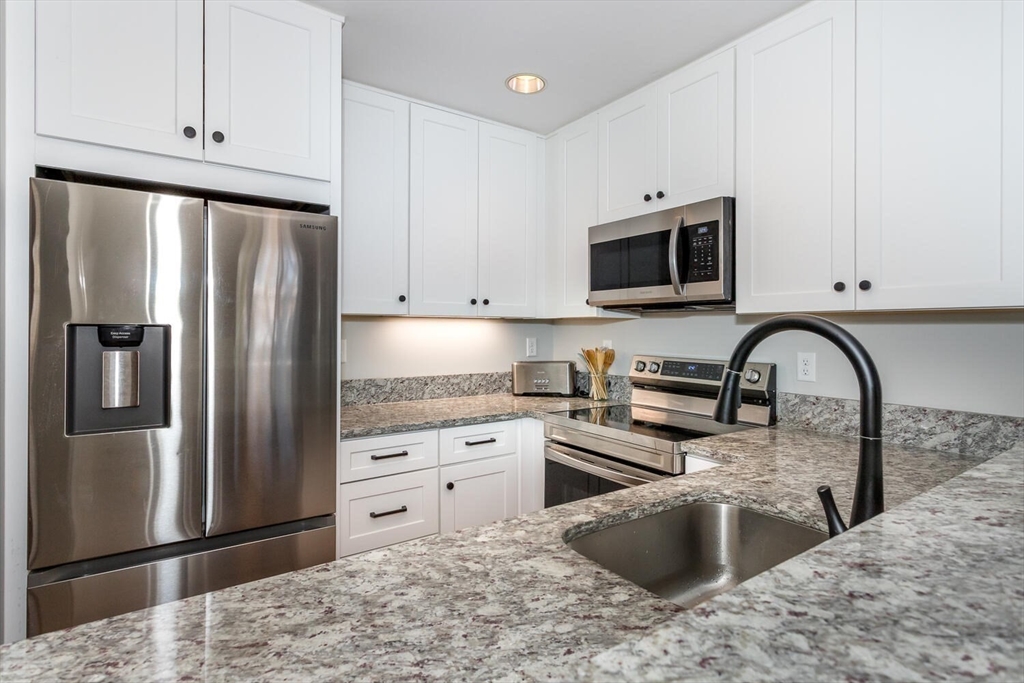 1241-1251 Adams St F407