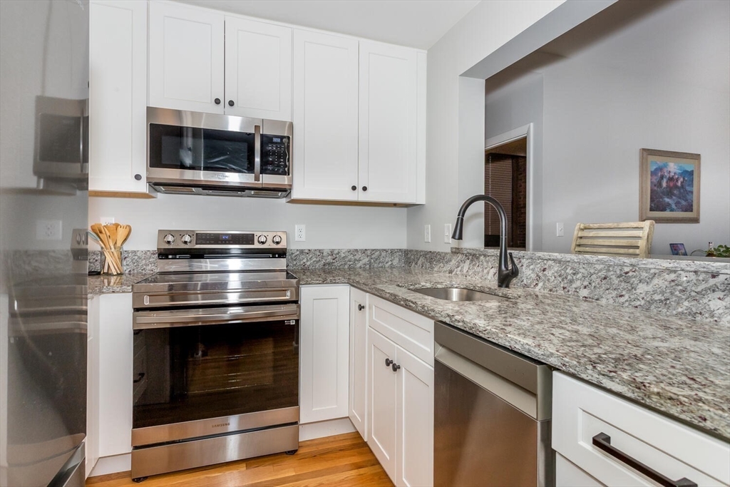 1241-1251 Adams St F407