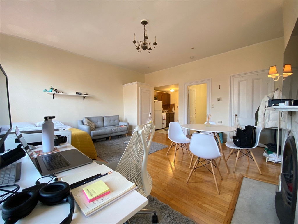 233 Beacon Street 9