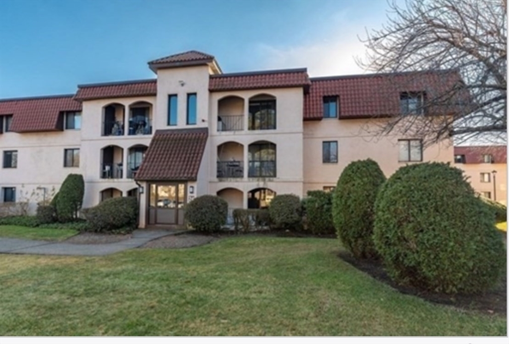 685 Oak Street 26 -8