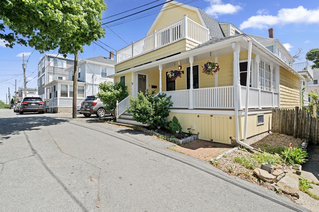 32 Maple Ave