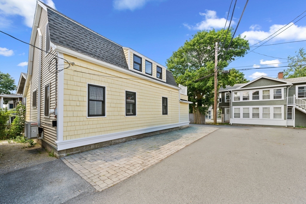 32 Maple Ave