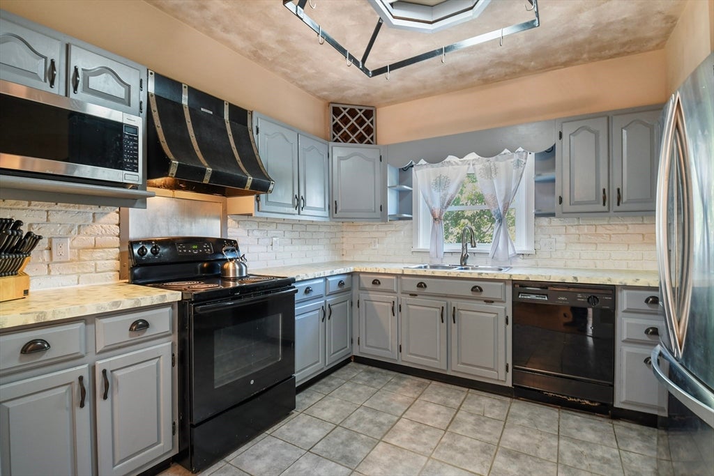 131 Foster St, Fall River, MA, 131 Foster St, Fall River, MA Photo #12