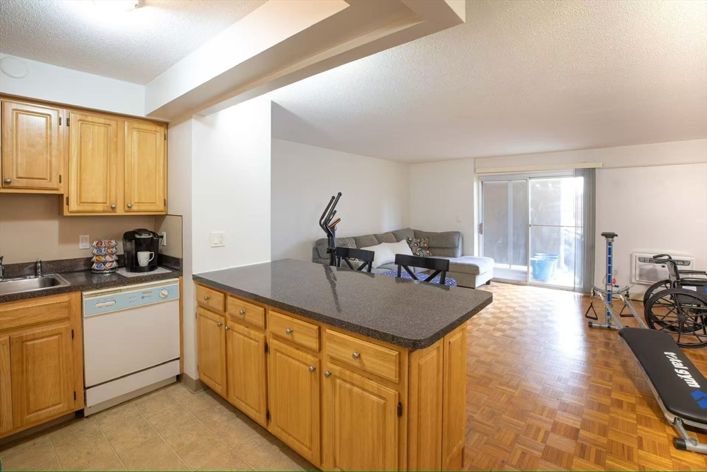 1025 Hancock St 3D