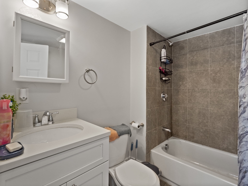 Brockton, Massachusetts 02301, United States, 11 Bedrooms Bedrooms, ,6 BathroomsBathrooms,Residential,Active,151275