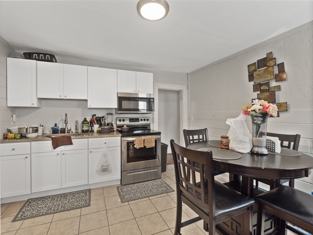 Brockton, Massachusetts 02301, United States, 11 Bedrooms Bedrooms, ,6 BathroomsBathrooms,Residential,Active,151275