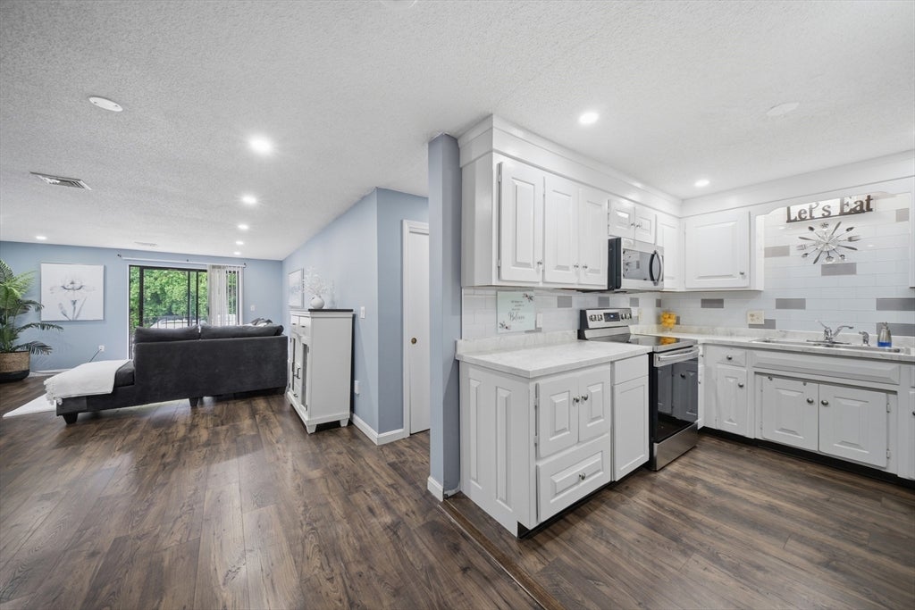 307 Amherst St 2