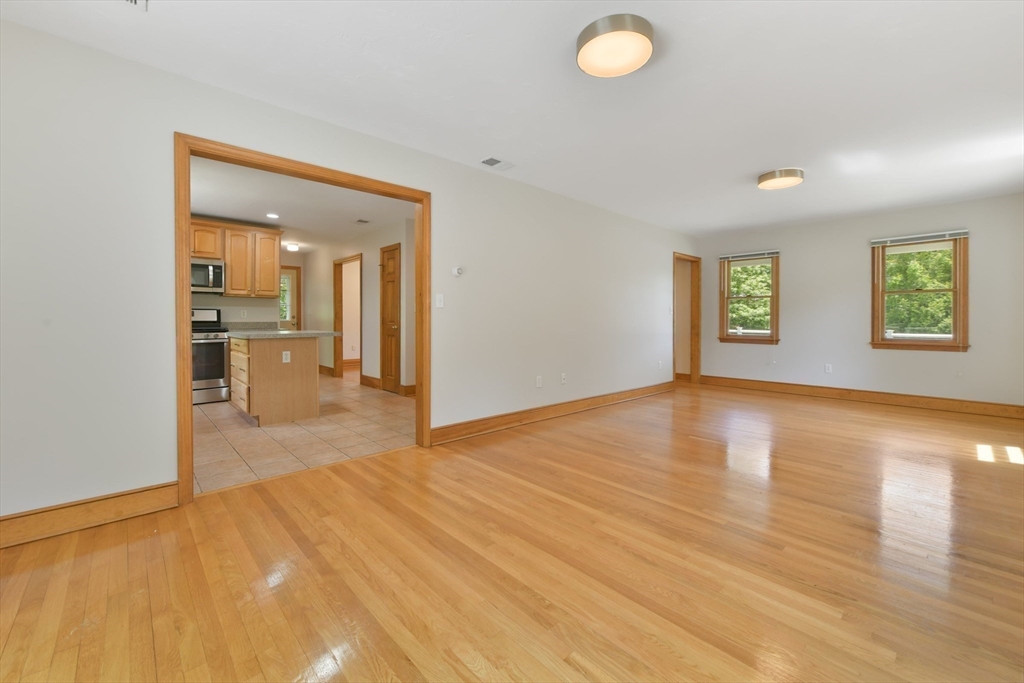 Barnstable, Massachusetts 02635, United States, 3 Bedrooms Bedrooms, ,2 BathroomsBathrooms,Residential,Active,142799