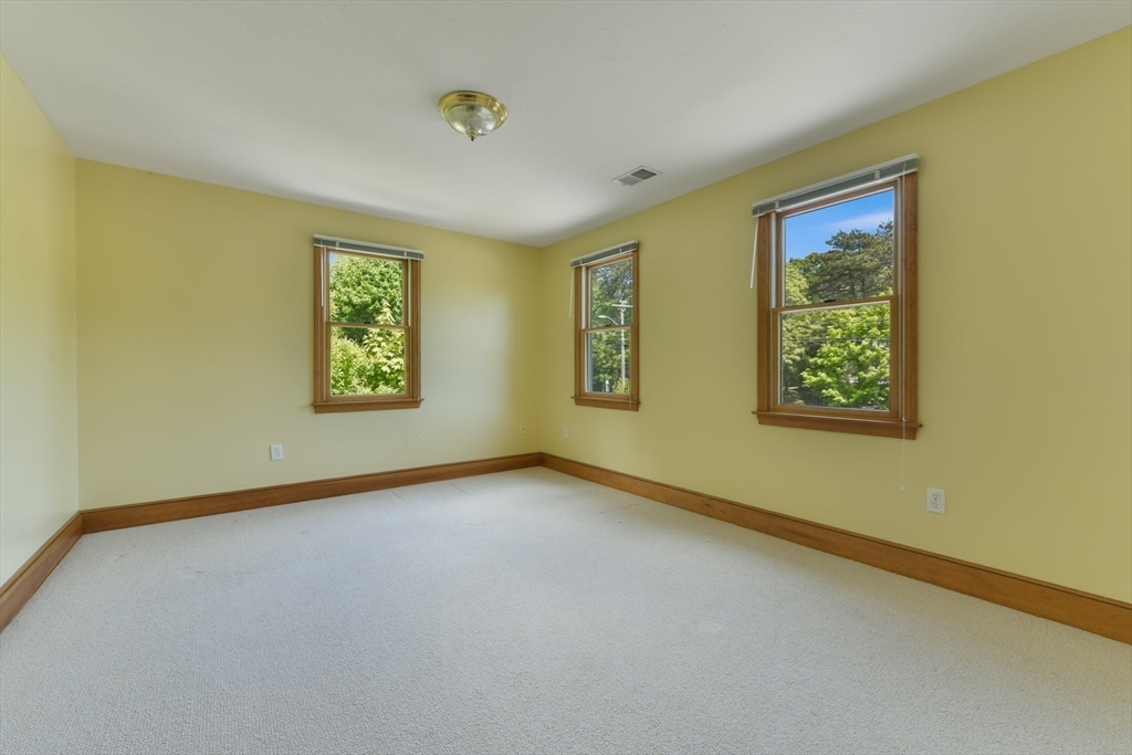 Barnstable, Massachusetts 02635, United States, 3 Bedrooms Bedrooms, ,2 BathroomsBathrooms,Residential,Active,142799