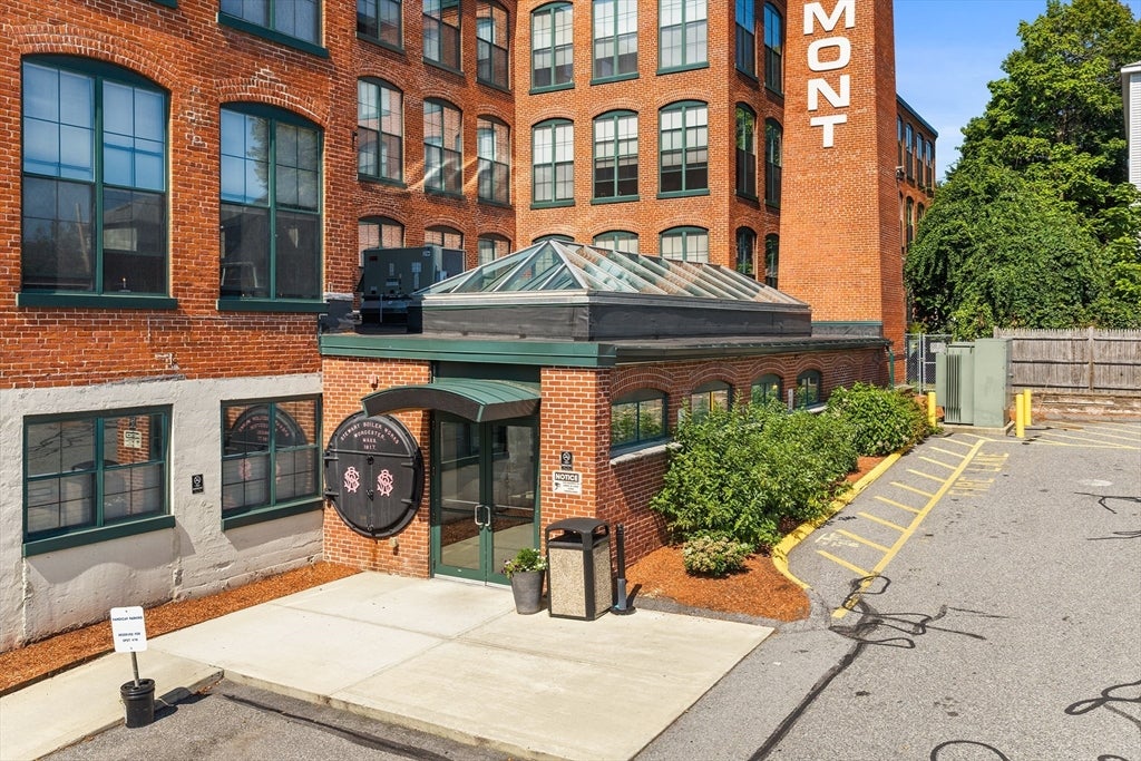 Photo of 160 Fremont St, Worcester, MA