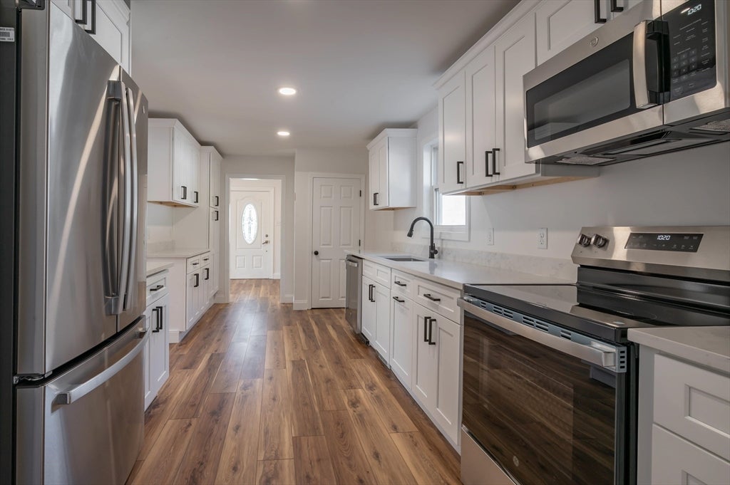 11 Millville St, Salem, NH Photo #9