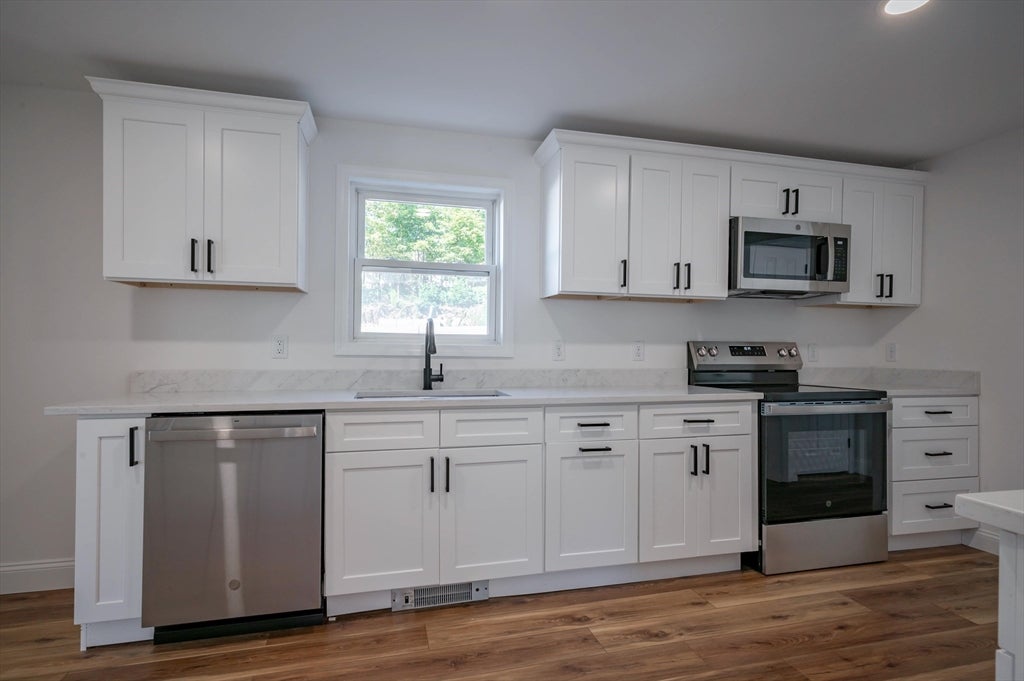 11 Millville St, Salem, NH Photo #8