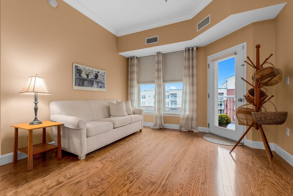 36 Village Rd 712