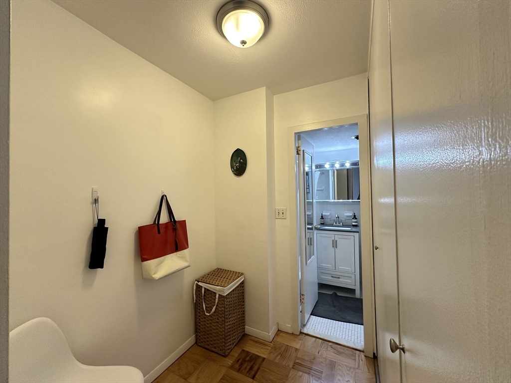 6 Whittier Pl 8P
