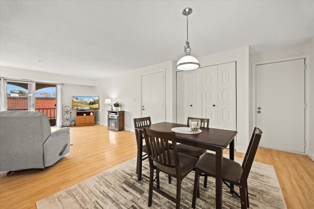 685 Oak Street 27-12