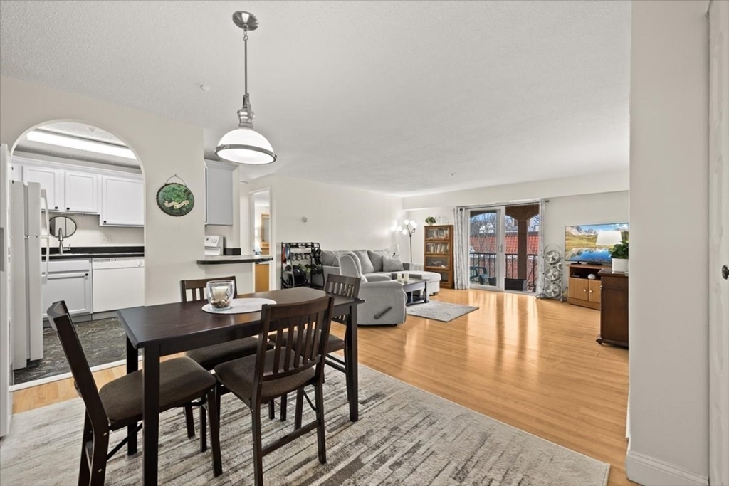 685 Oak Street 27-12