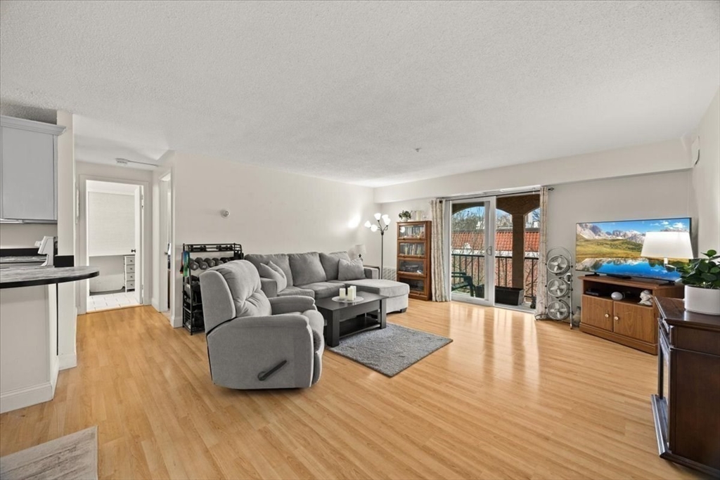 685 Oak Street 27-12